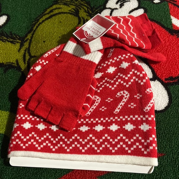 Holiday hat and gloves set NWT candy canes - Picture 1 of 5